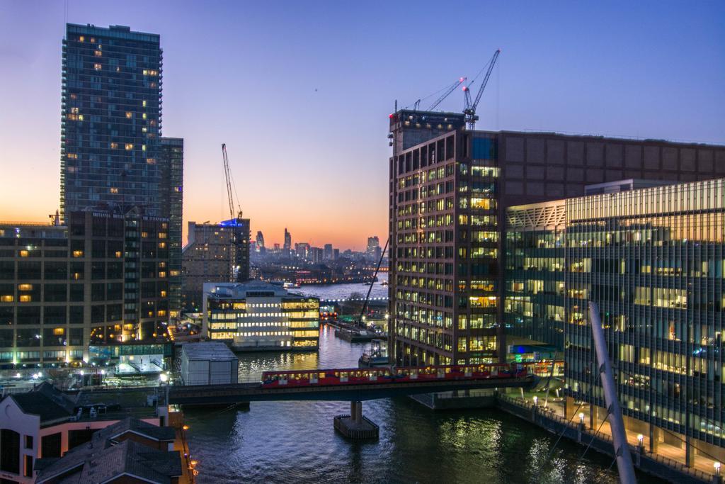 Canary Wharf - Corporate River View Apartments Лондон Экстерьер фото